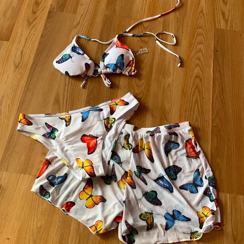 a super cute swimsuit suit